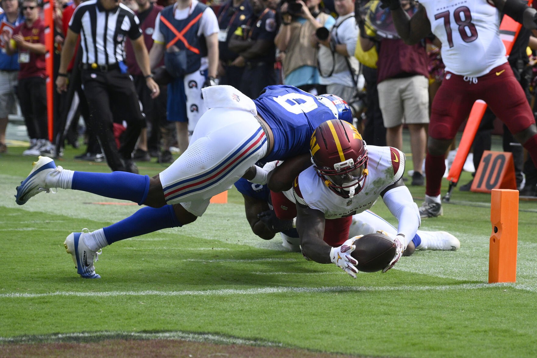 APTOPIX Giants Commanders Football